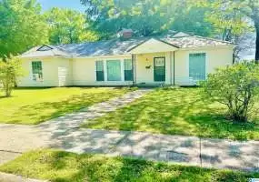302 3RD STREET, FAYETTE, Fayette, Alabama, 35555, 1352721, 3 Bedrooms Bedrooms, ,4 BathroomsBathrooms,Single Family Home,For Sale,3RD STREET,1352721