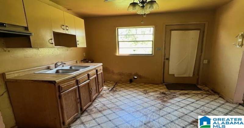 970 AIRVIEW STREET, BIRMINGHAM, Jefferson, Alabama, 35221, 21383198, 3 Bedrooms Bedrooms, ,1 BathroomBathrooms,Single Family Home,For Sale,AIRVIEW STREET,21383198