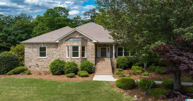704 LAKE CREST DRIVE, HOOVER, Jefferson, Alabama, 35226, 21384038, 4 Bedrooms Bedrooms, ,3 BathroomsBathrooms,Single Family Home,For Sale,LAKE CREST DRIVE,21384038